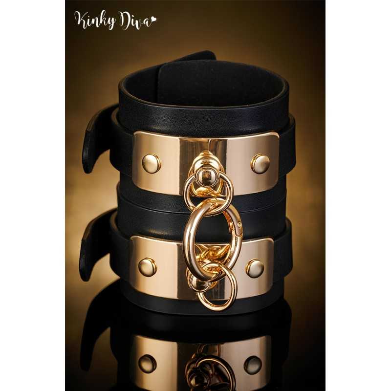 Menottes poignets noires plaque & anneau clip détachable doré