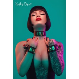 Menottes poignets noires plaque & anneau clip détachable doré Menottes poignets noires plaque & anneau clip détachable doré